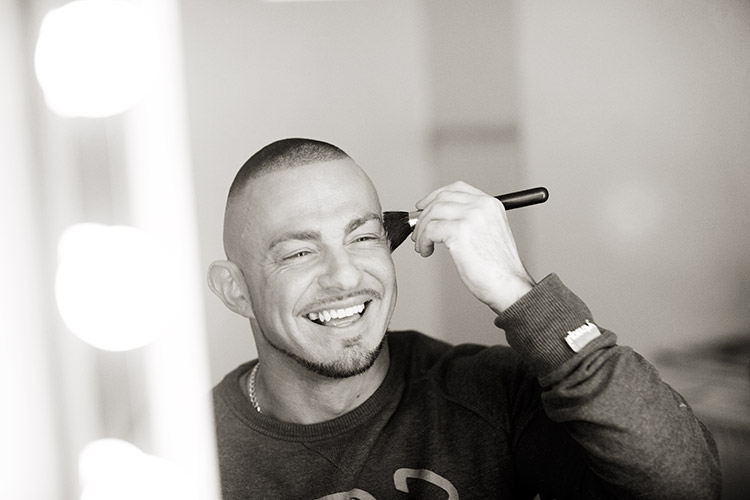 Robin Windsor puts on some make-up before going on stage