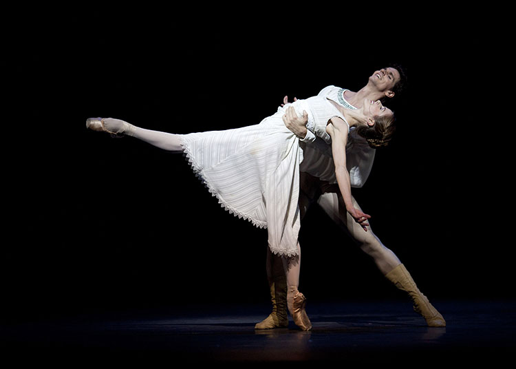 Guillaume Côté and Heather Ogden in Romeo and Juliet 