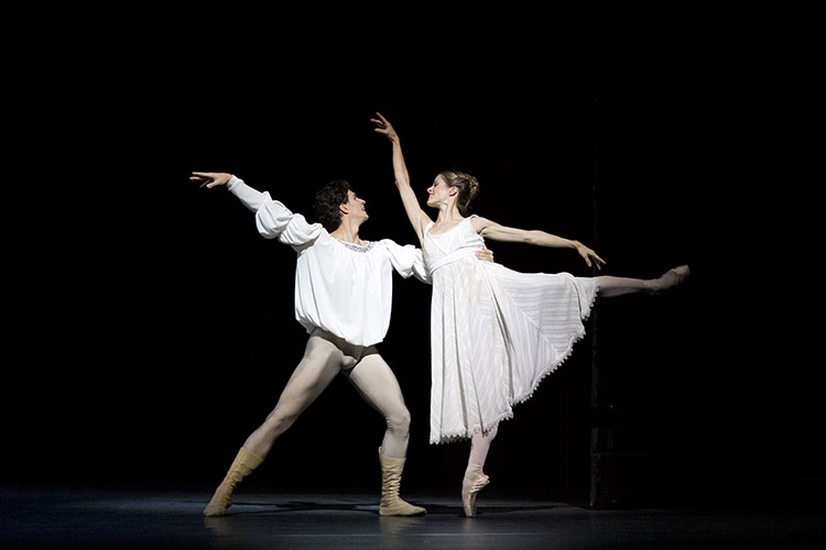 Guillaume Côté and Heather Ogden as Romeo and Juliet