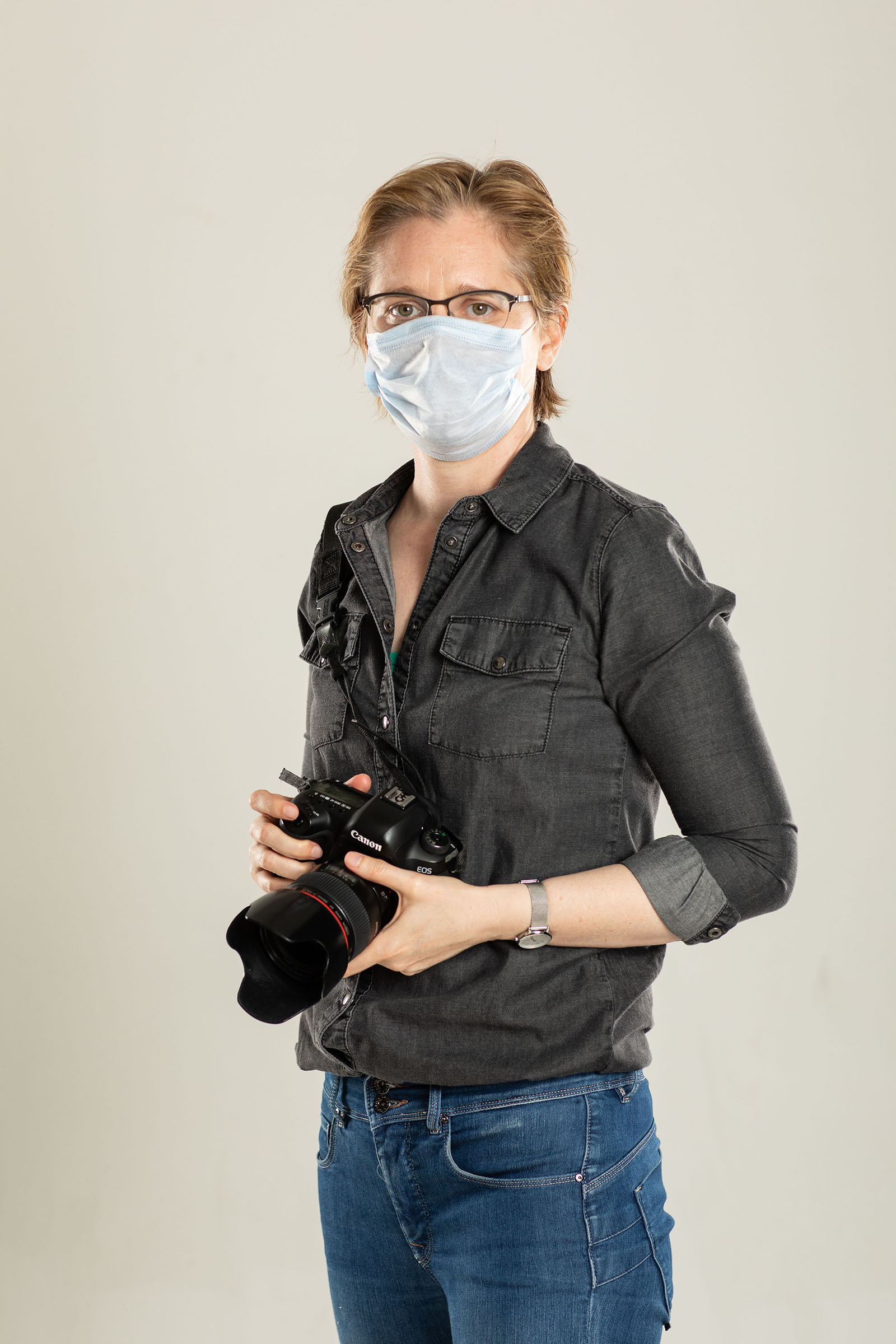 Photograph of the photographer Helen Maybanks in a face mask