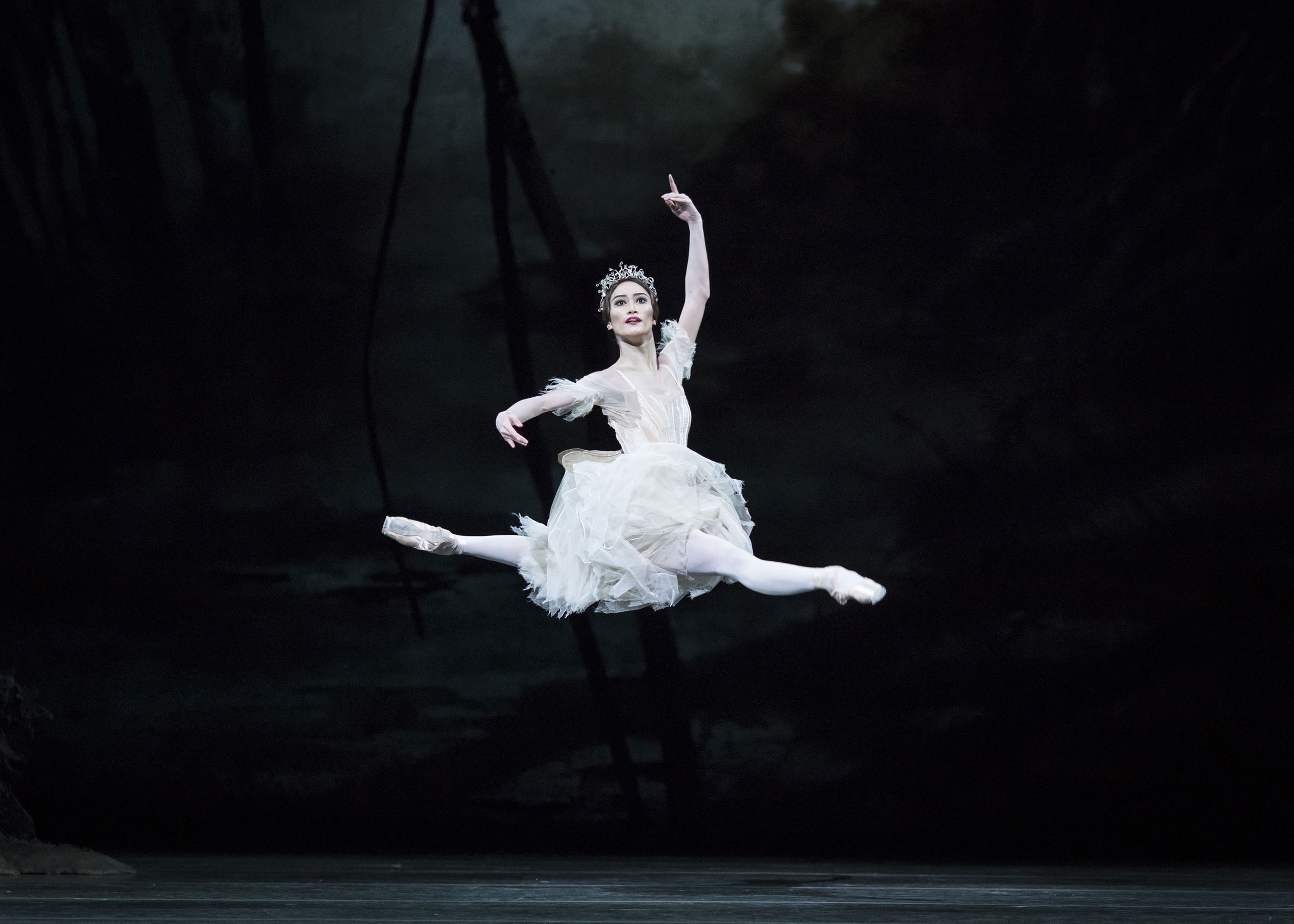 Fumi Kaneko as Queen of the Wilis in Giselle