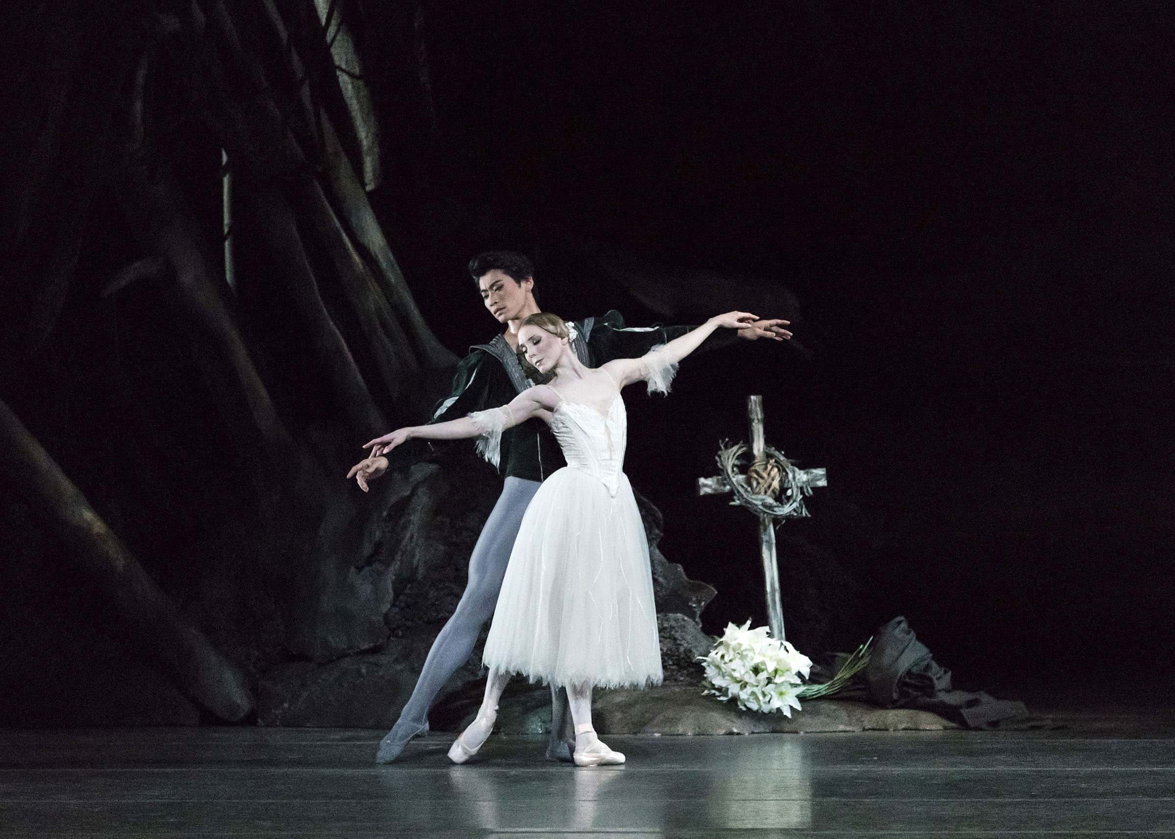Ryoichi Hirano as Albrecht and Sarah Lamb as Giselle in Giselle